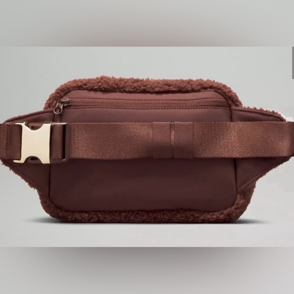 ๐NEW๐ Lululemon Brown Textured Fleece Bag with Zipper - Picture 3 of 7